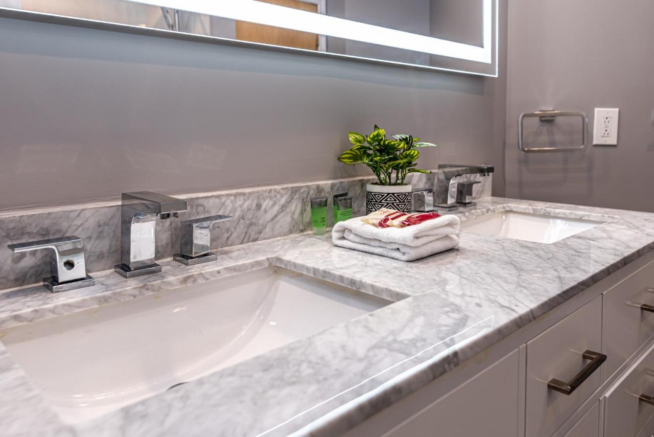 Family Friendly 3-Bedroom Beauty In Le Plateau By Denstays Montreal Bagian luar foto
